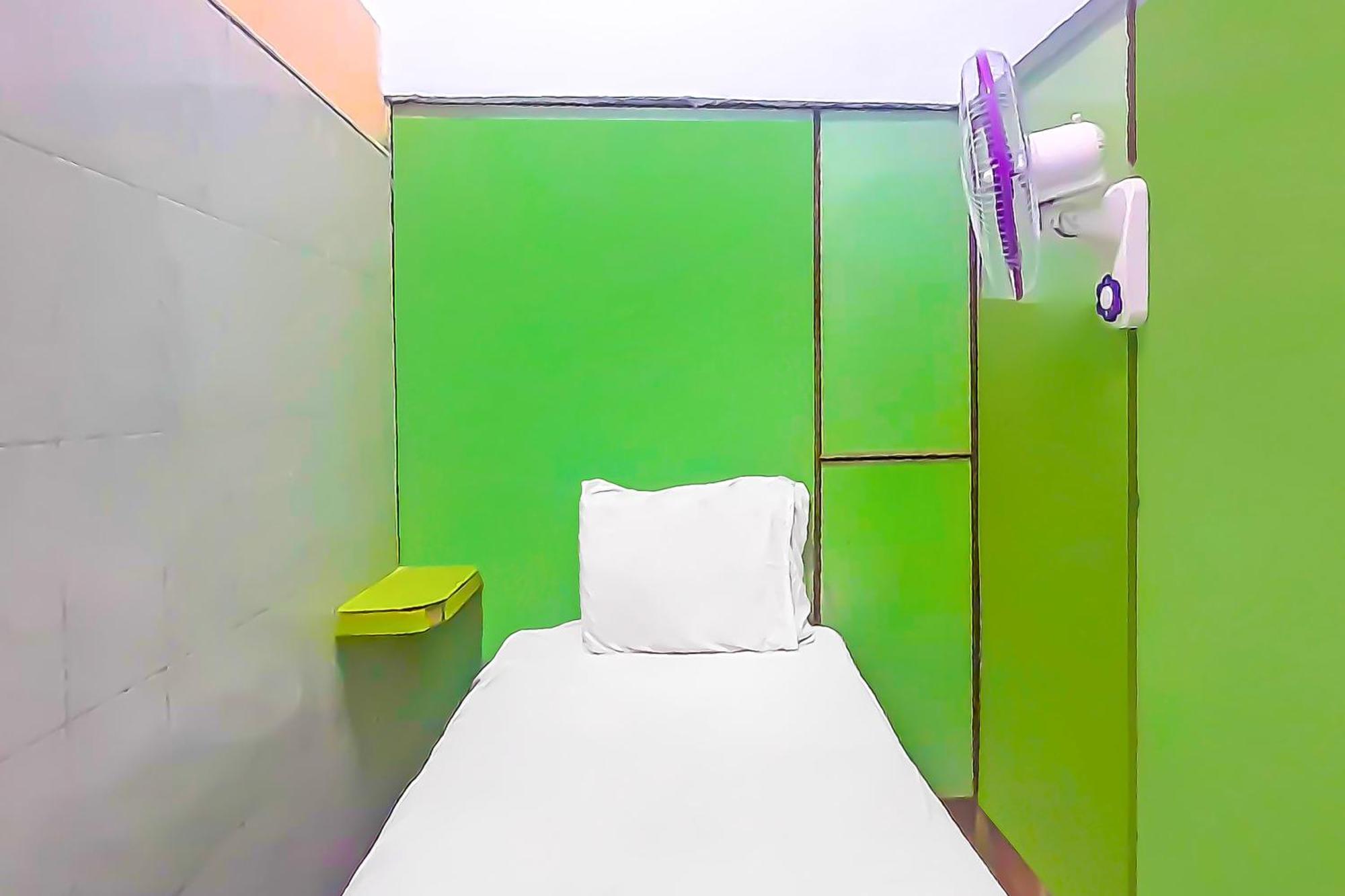 Spot On 92236 Kediri Family Homestay Medan Exterior foto