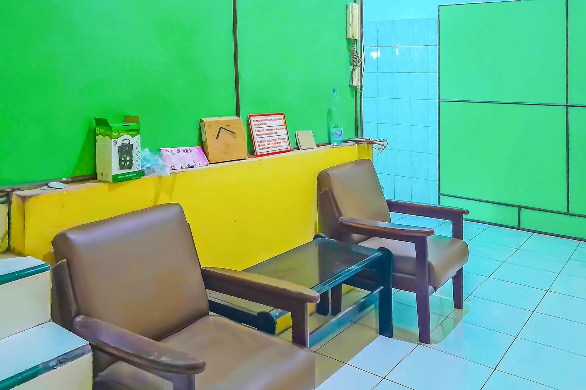 Spot On 92236 Kediri Family Homestay Medan Exterior foto