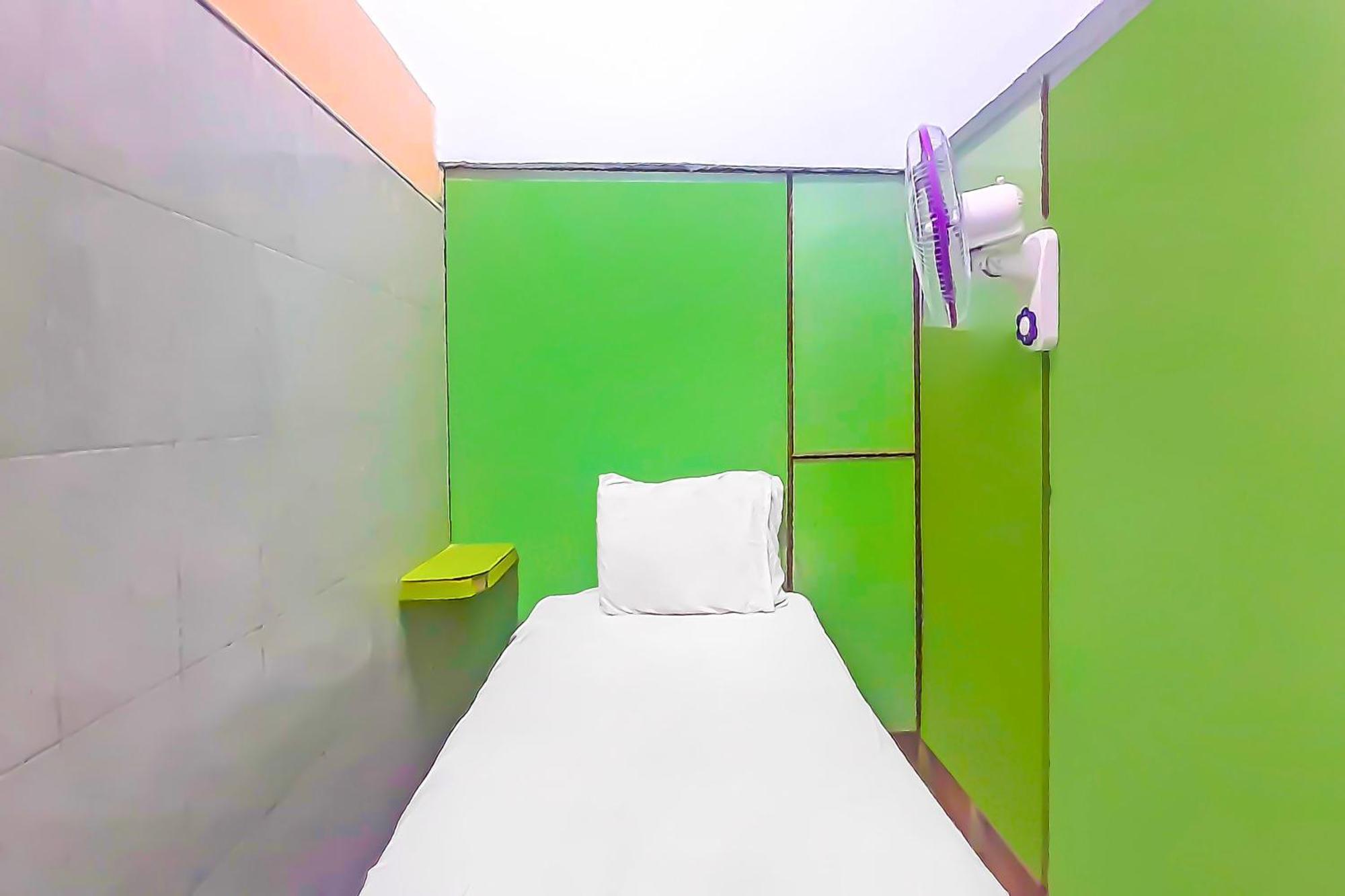 Spot On 92236 Kediri Family Homestay Medan Exterior foto
