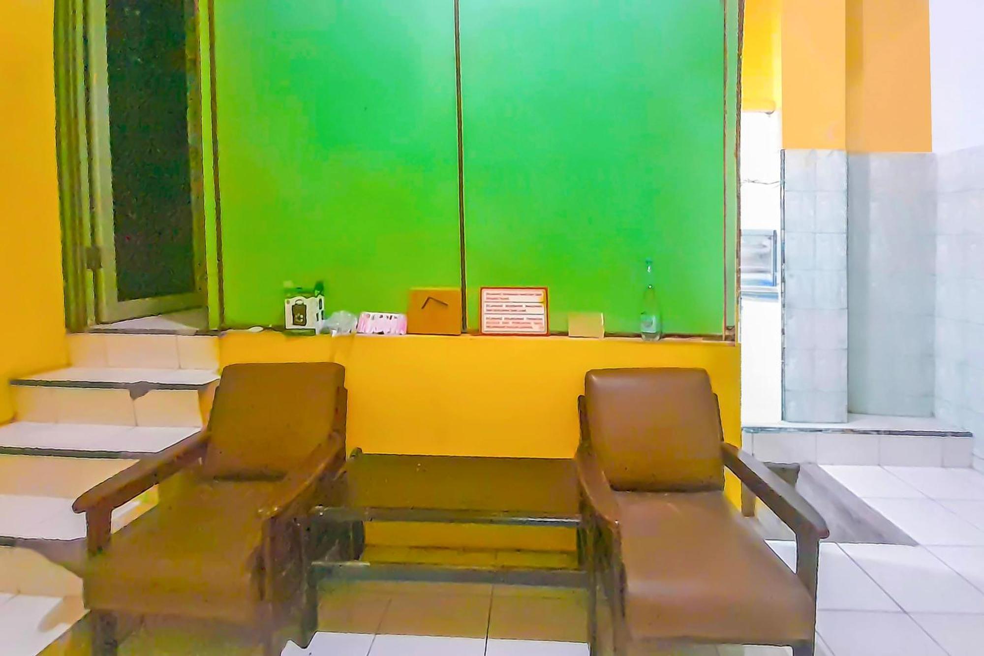 Spot On 92236 Kediri Family Homestay Medan Exterior foto