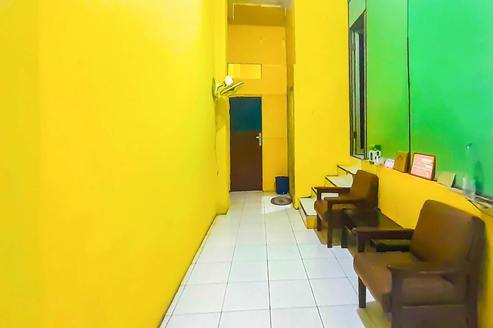 Spot On 92236 Kediri Family Homestay Medan Exterior foto